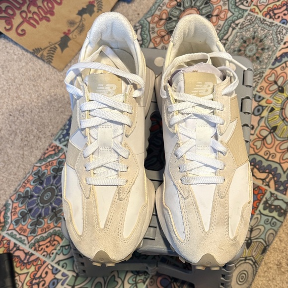 New Balance Women's White and Tan Sneakers - Picture 4 of 6